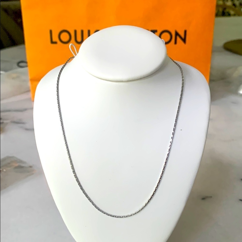 ✨ New Necklace Silver Plated Fine 17” #33